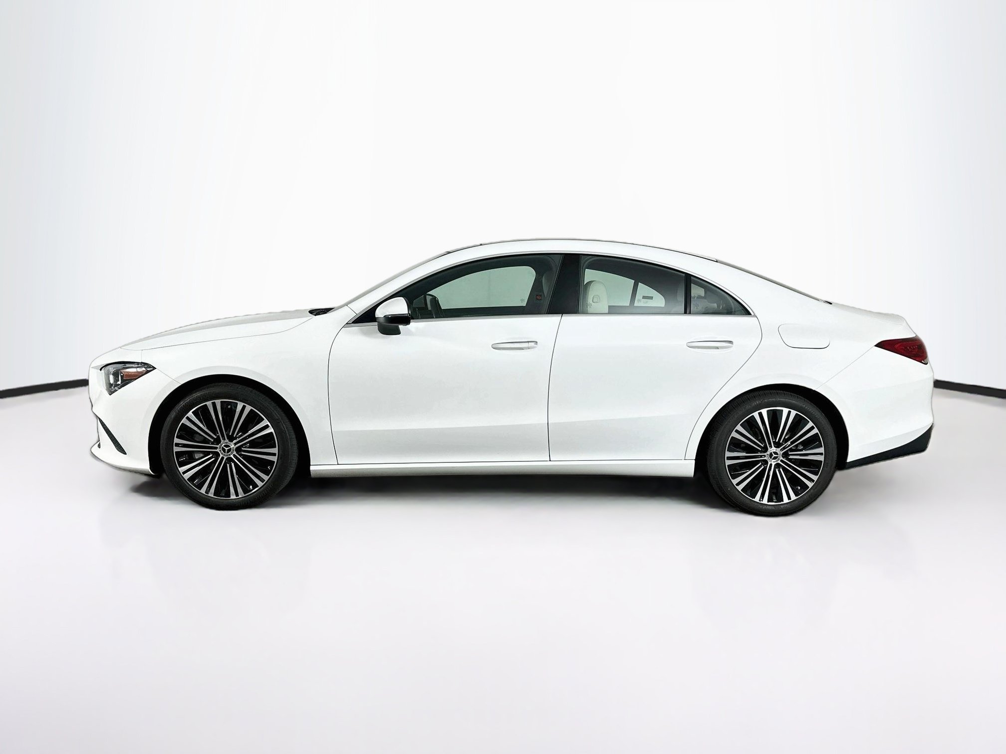 Used 2023 Mercedes-Benz CLA 250 image 4