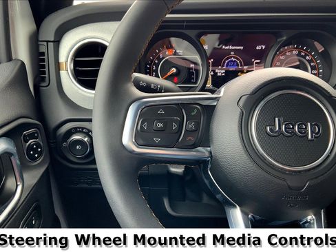 Used 2024 Jeep Wrangler Sahara image 19