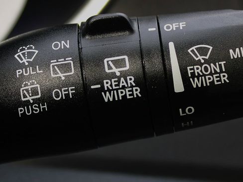 Used 2023 Chrysler Pacifica Touring-L image 28