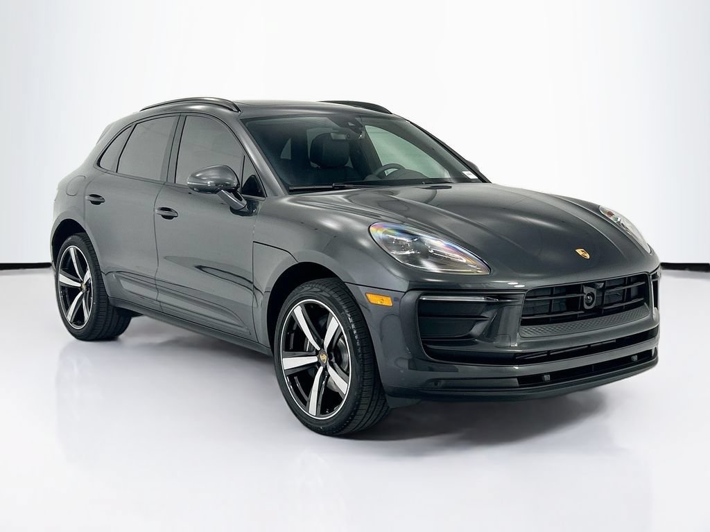 Used 2026 Porsche Macan AWD/4WD image 9