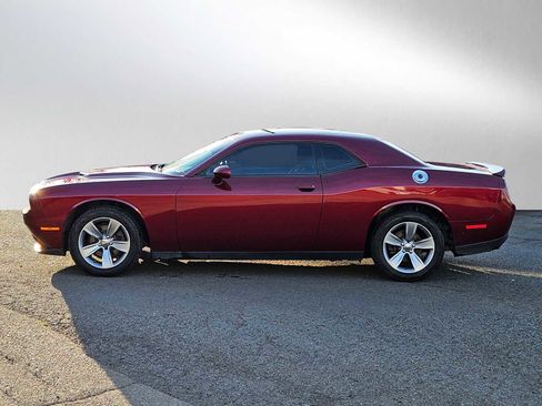 Used 2019 Dodge Challenger SXT image 6