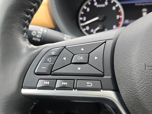 Used 2025 Nissan Sentra SV w/ SV Premium Package image 30