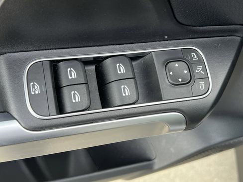 Used 2024 Mercedes-Benz GLB 250 250 image 15