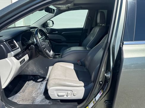 Used 2018 Toyota Highlander Limited Platinum AWD/4WD image 9