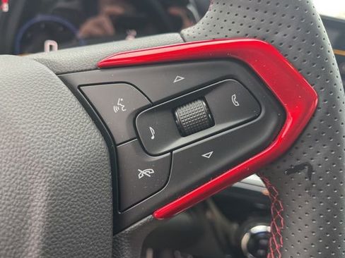 Used 2025 Chevrolet Trax RS w/ Sunroof Package image 18