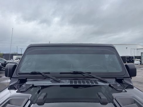 Used 2022 Jeep Wrangler Unlimited Rubicon w/ Cold Weather Group AWD/4WD image 25