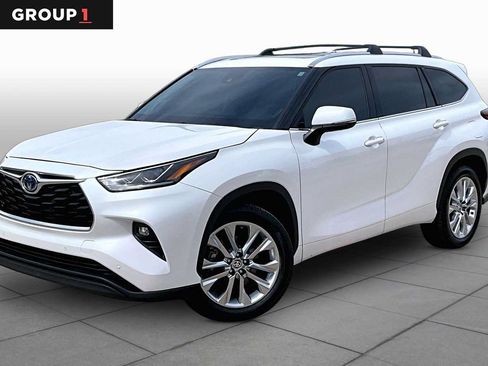 Used 2023 Toyota Highlander Limited FWD image 1