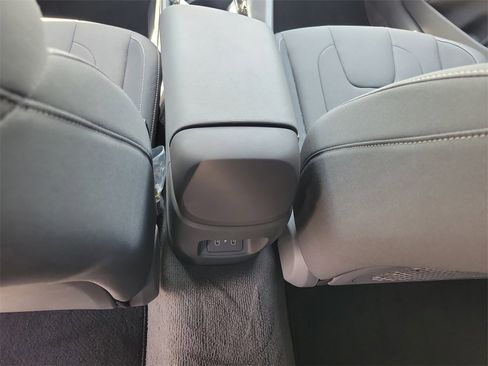 Used 2025 Hyundai Elantra SEL image 30