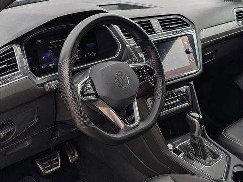 Used 2022 Volkswagen Tiguan SE R-Line image 30