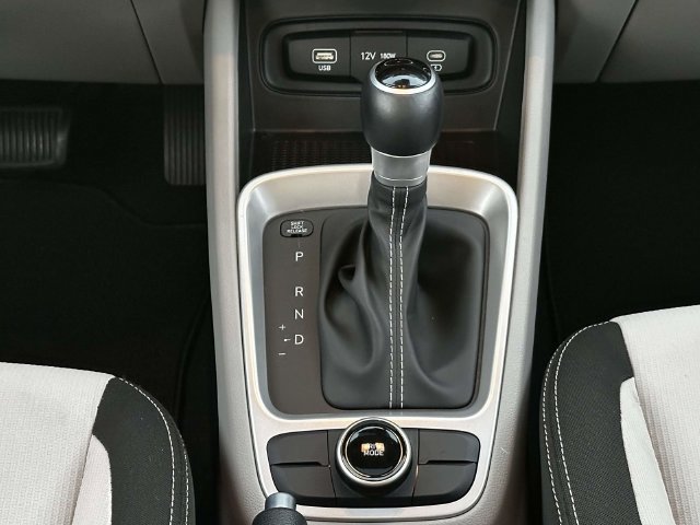 Used 2024 Hyundai Venue SEL FWD image 25