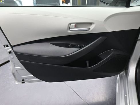 Used 2020 Toyota Corolla LE FWD image 27