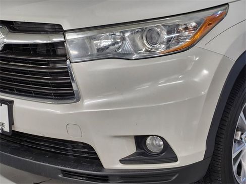 Used 2015 Toyota Highlander XLE image 12