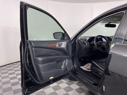 Used 2020 Nissan Pathfinder Platinum FWD image 14