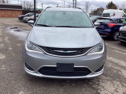 Used 2018 Chrysler Pacifica Touring Plus FWD image 3