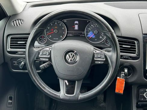 Used 2013 Volkswagen Touareg Sport AWD/4WD image 38
