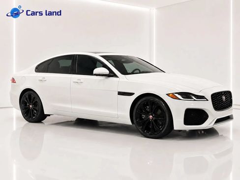 Used 2021 Jaguar XF SE RWD image 3