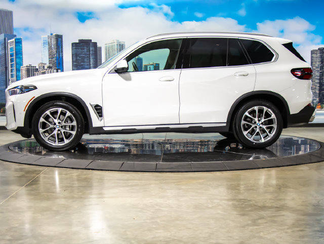 Used 2025 BMW X5 xDrive40i w/ Premium Package AWD/4WD image 5