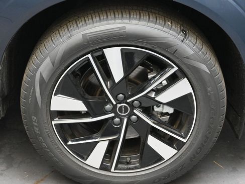 New 2026 Volvo XC60 B5 Plus w/ Protection Package Premier AWD/4WD image 9