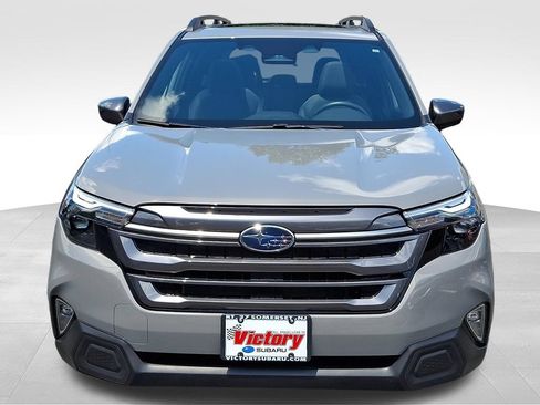 Used 2025 Subaru Forester Premium AWD/4WD image 2