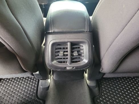 Used 2019 Jeep Cherokee Latitude w/ Popular Appearance Group FWD image 13