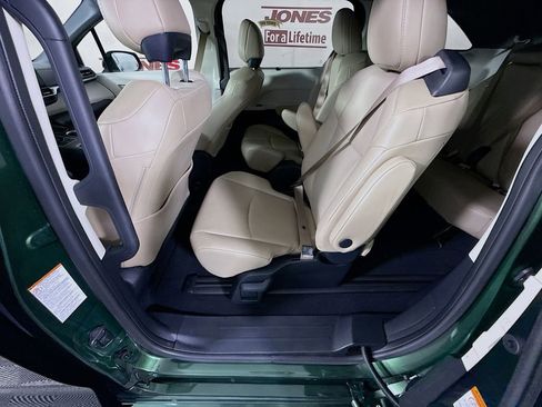 Certified 2023 Toyota Sienna XLE AWD/4WD image 27