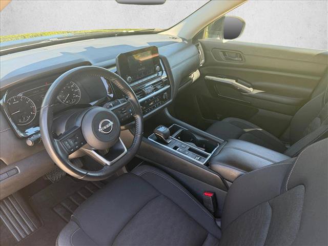 Used 2024 Nissan Pathfinder SV FWD image 10