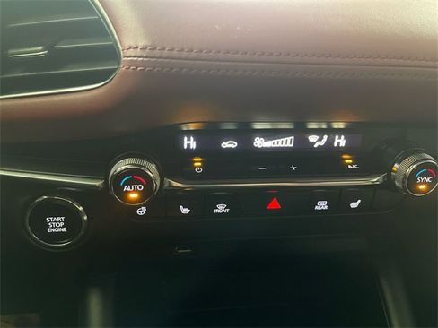 Used 2021 MAZDA MAZDA3 Hatchback w/Premium Plus Pkg image 19