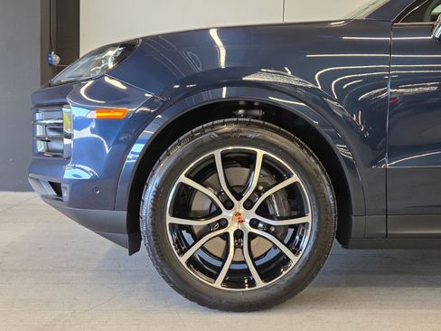 New 2026 Porsche Cayenne Coupe AWD/4WD image 9