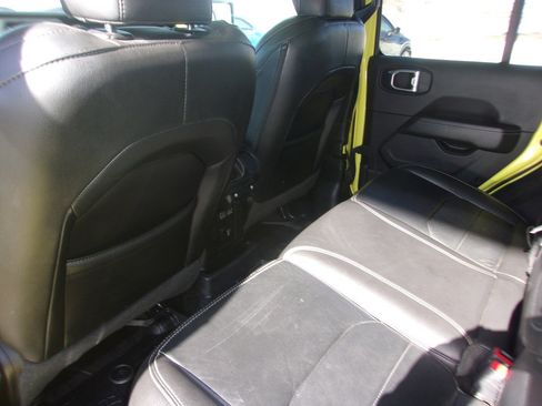 Used 2023 Jeep Wrangler Sahara w/ Cold Weather Group image 14