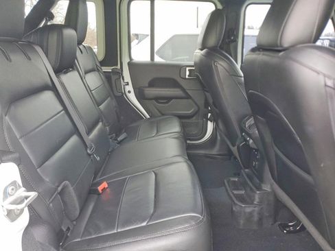 Used 2022 Jeep Wrangler Unlimited Sahara image 9