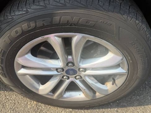 Used 2018 Ford Edge Titanium w/ Technology Package AWD/4WD image 15