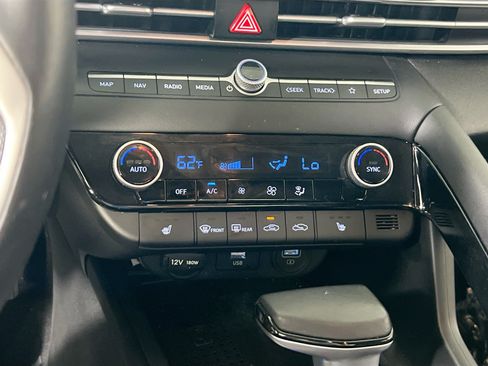 Used 2023 Hyundai Elantra SEL w/ Convenience Package FWD image 16