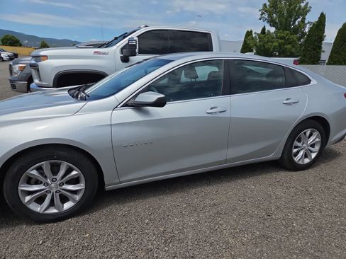 Used 2019 Chevrolet Malibu LT FWD image 2