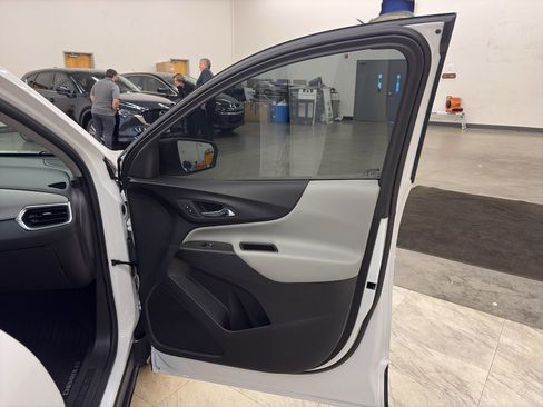 Used 2023 Chevrolet Equinox LS image 18