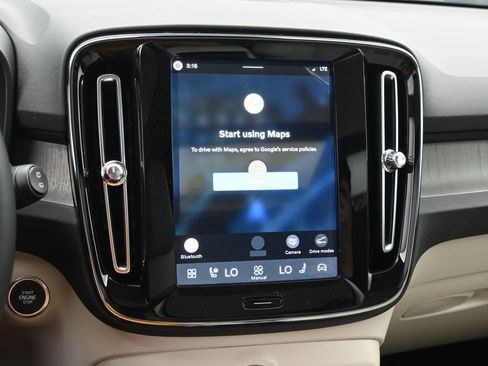 New 2026 Volvo XC40 B5 Ultra w/ Climate Package image 12