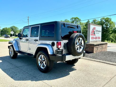 Used 2014 Jeep Wrangler Unlimited Sahara AWD/4WD image 7