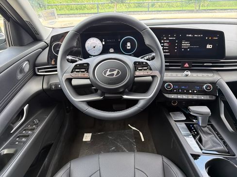 New 2026 Hyundai Elantra Limited FWD image 17
