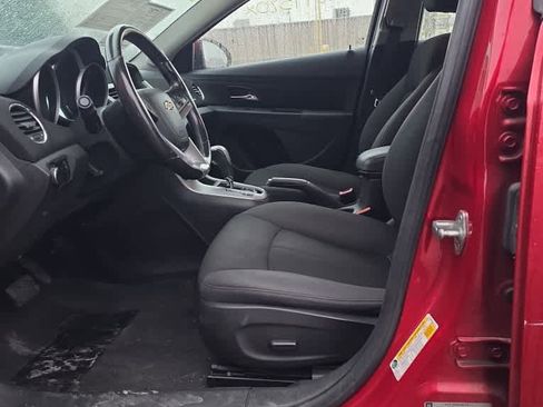 Used 2011 Chevrolet Cruze LT image 2