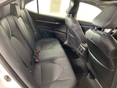 Used 2018 Toyota Camry XSE image 18