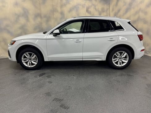 Used 2023 Audi Q5 2.0T Premium w/ Convenience Package image 3