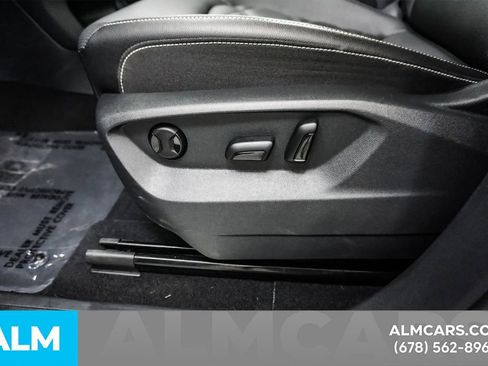 Used 2025 Volkswagen Atlas SE image 32