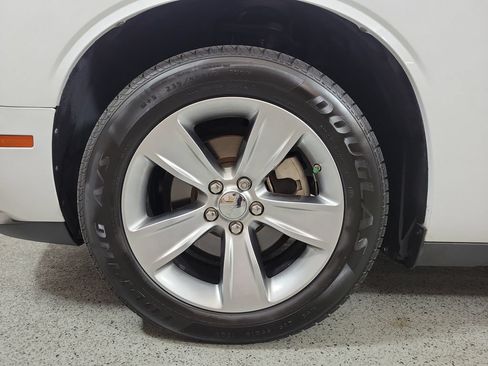Used 2022 Dodge Challenger SXT RWD image 9