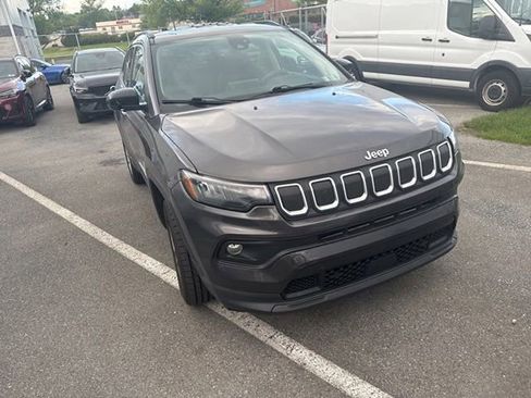 Used 2022 Jeep Compass Latitude w/ Convenience Group AWD/4WD image 4