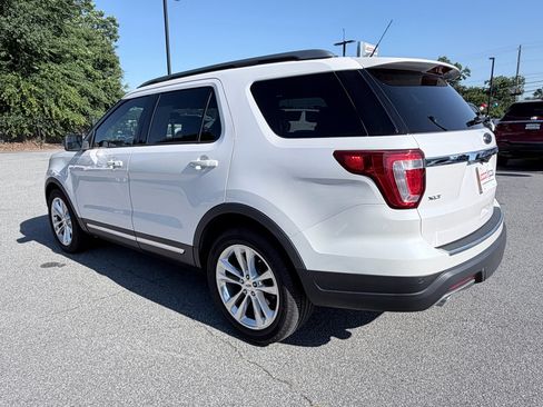Used 2018 Ford Explorer XLT w/ Equipment Group 202A FWD image 6