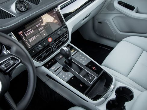 New 2026 Porsche Macan image 31