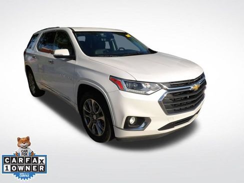 Used 2019 Chevrolet Traverse Premier w/ Driver Confidence II Package FWD image 2