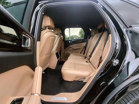 Used 2019 Porsche Cayenne S AWD/4WD image 34