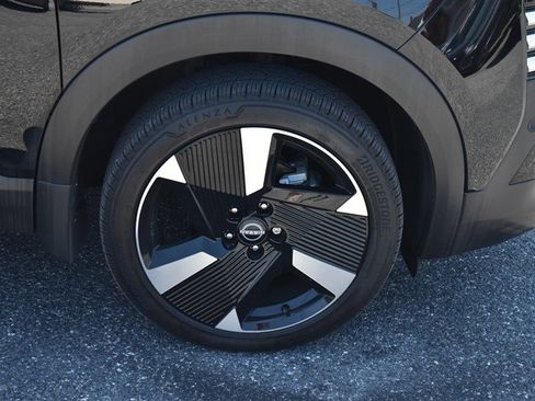 Used 2025 Nissan Kicks SR AWD/4WD image 3