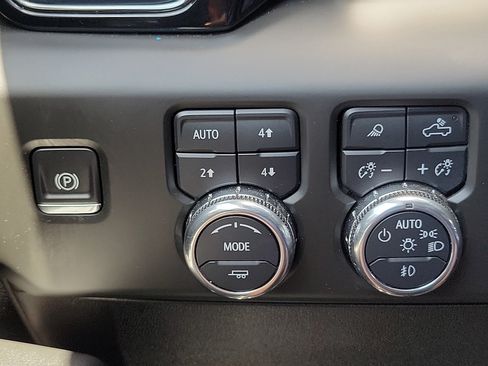 Used 2025 GMC Sierra 1500 AT4 AWD/4WD image 16