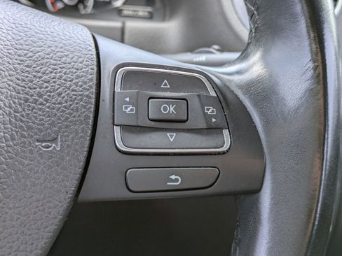 Used 2017 Volkswagen Tiguan S image 18